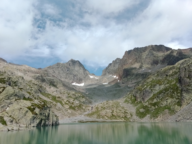 trek or hut image